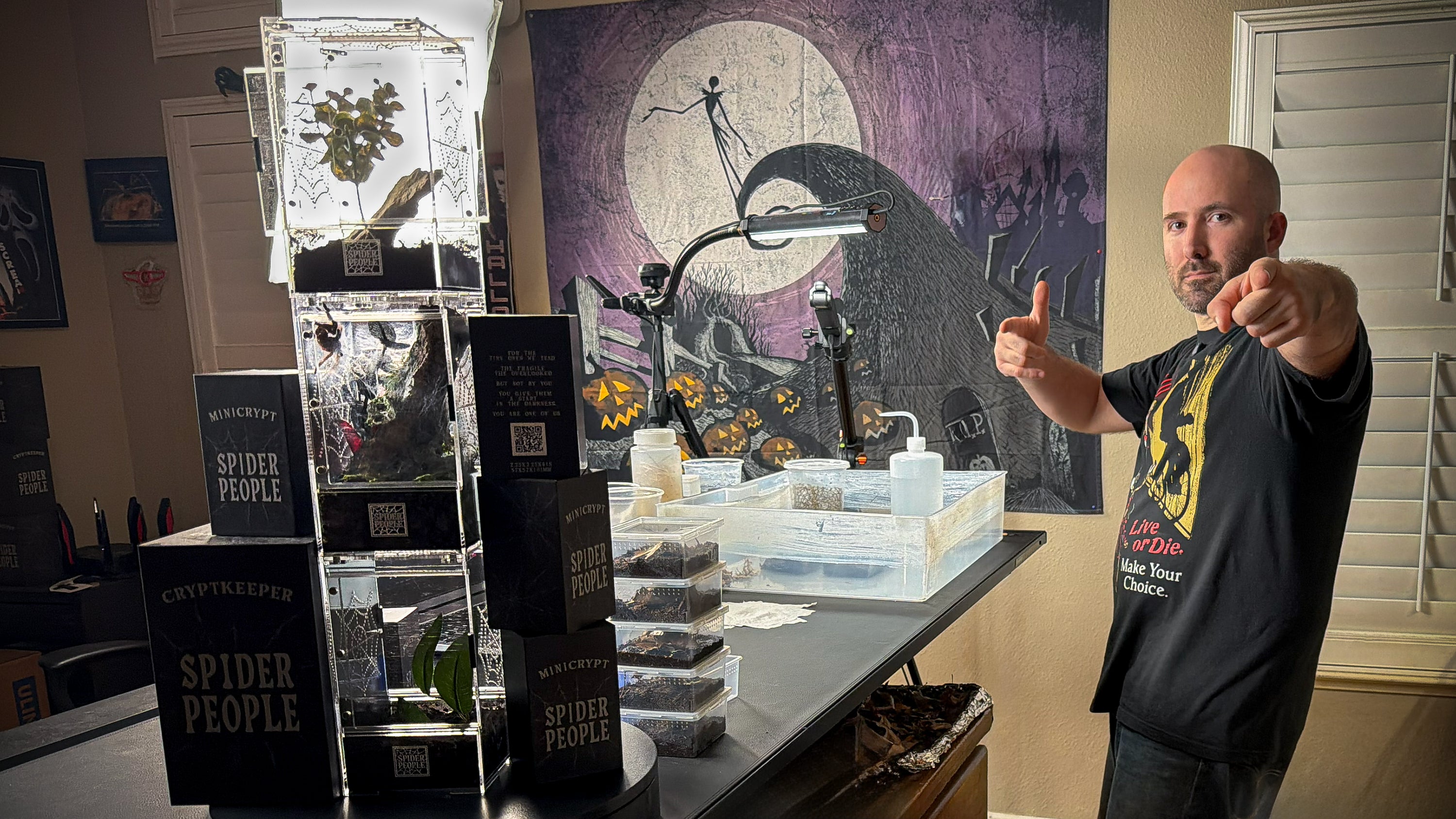 Kevin Lingenfelter pointing toward the invitation to join Spider People Network